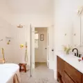 A Mid-Century Modern Bathroom Transformation you’ll love