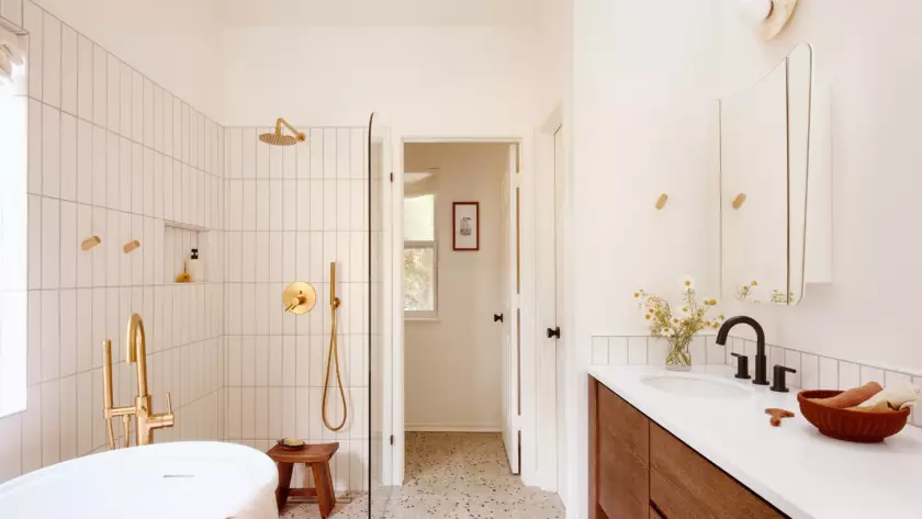 A Mid-Century Modern Bathroom Transformation you’ll love